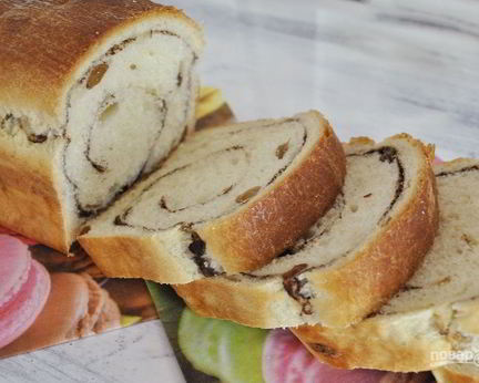 Рулет с изюмом из дрожжевого теста