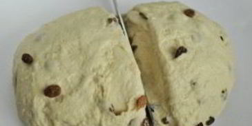 рулет с изюмом из дрожжевого теста