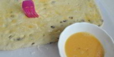 рулет с изюмом из дрожжевого теста