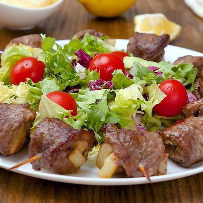 Рулетики из говядины с ананасом