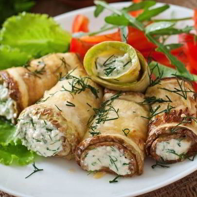 Рулетики из кабачков с сыром и перцем