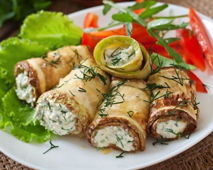 Рулетики из кабачков с сыром и перцем