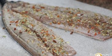 рулетики из скумбрии с цукини и морковкой