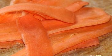 рулетики из скумбрии с цукини и морковкой