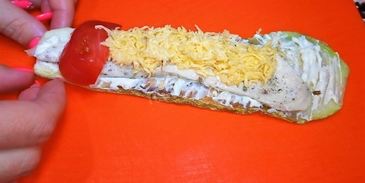 рулеты из кабачков с курицей на шпажках