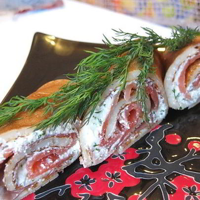 Рулеты с соленой семгой