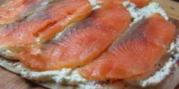 рулеты с соленой семгой