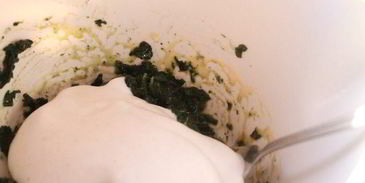 шпинатный рулет с грибной начинкой