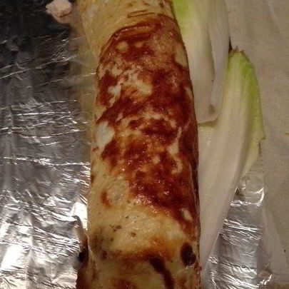 Яичный рулет с курицей, грибами и творогом