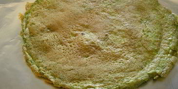 яичный рулет с начинкой из козьего сыра и мяты