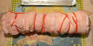 запеченный рулет из свинины поркетта