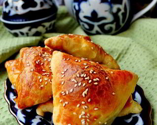 Самса из слоеного теста с картошкой