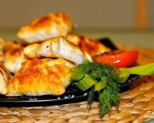 Самса из слоеного теста