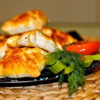 Самса из слоеного теста