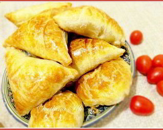 Самса с мясом и помидорами