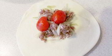самса с мясом и помидорами