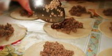 слоеная самса с фаршем