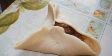 слоеная самса с фаршем