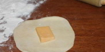 слоеная самса с сыром