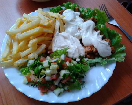 Шаверма на тарелке