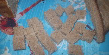 чесночно-лимонные сухарики для салатов