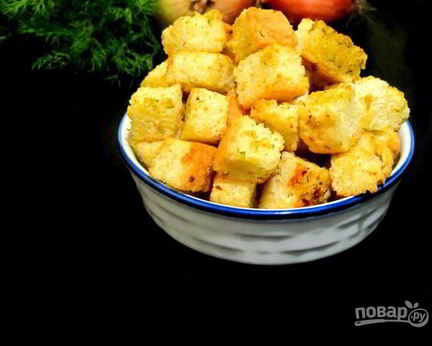 Луковые сухарики к салатам и супам