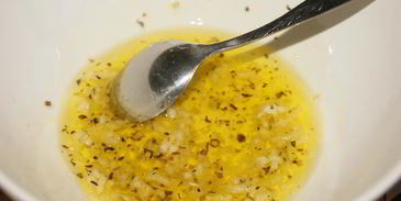 сухарики белые и черные