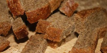 сухарики белые и черные