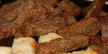 сухарики белые и черные