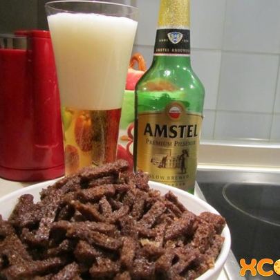 Сухарики из черного хлеба с чесноком