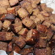 Рецепт Сухариков из черного хлеба со специями и базиликом