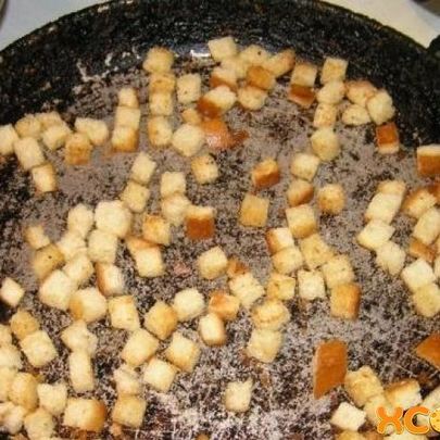 Сухарики на сковороде