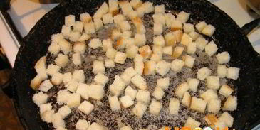 сухарики на сковороде