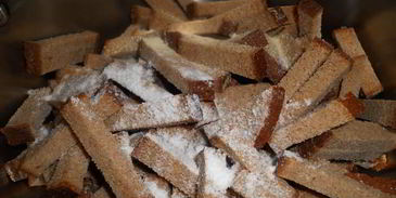 сухарики ржаные с чесноком