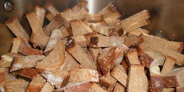 сухарики ржаные с чесноком