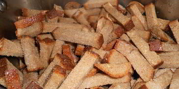 сухарики ржаные с чесноком