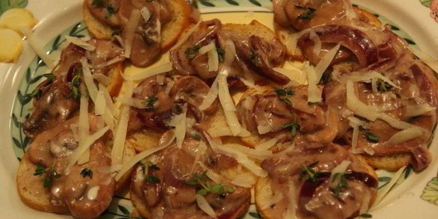 Рецепт сухариков с грибной начинкой, сыром и зеленью