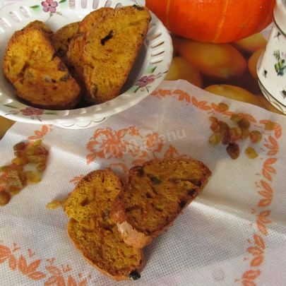 Тыквенные сухарики с изюмом