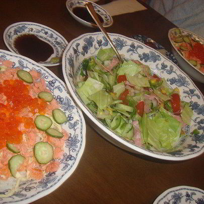 Чираши-суши — рис с красной рыбой и икрой