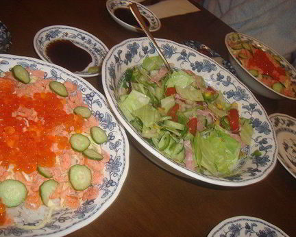 Чираши-суши — рис с красной рыбой и икрой