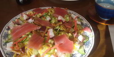 чираши-суши — рис с красной рыбой и икрой