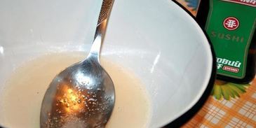 маки суши с лососем и авокадо