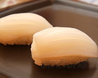 Нигири-суши с кальмаром