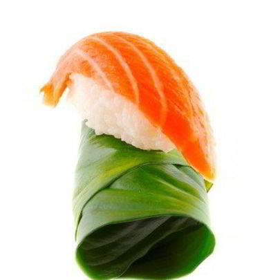 Суши из лосося в листьях свеклы