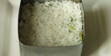 суши мини-торт с крабовыми палочками