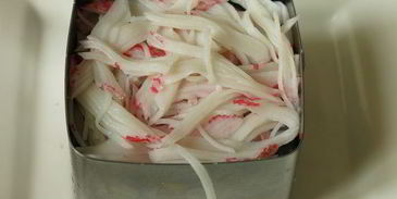 суши мини-торт с крабовыми палочками