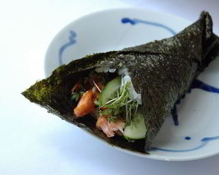 Суши-ролл с семгой