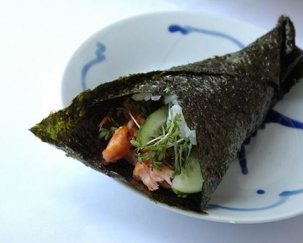 Суши-ролл с семгой