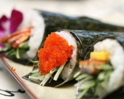 Суши с крабами и икрой
