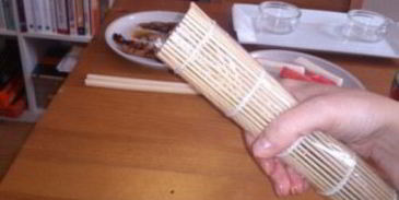 суши с огурцом и крабовыми палочками